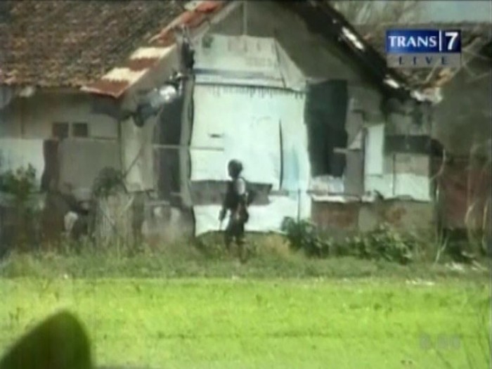 Densus 88 Gerebek Teroris di Kampung Marga Asih Bandung