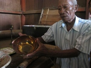 Desa Paus Lamalera Juga Punya Benda Keramat