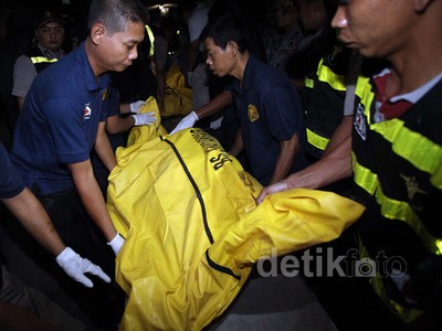 Jasad 3 Teroris Bandung Dibawa ke RS Polri