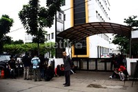 Wartawan tidak diperbolehkan masuk ke dalam ke gedung DPP PKS. Lamhot Aritonang/detikFoto.