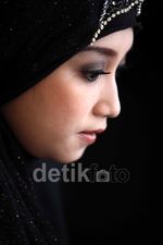 Ini Dia Sefti Sanustika, Istri Muda Ahmad Fathanah