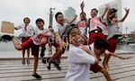 Senyum Lepas Siswa SD Usai UN