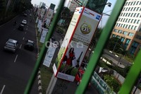 Seperti yang diketahui, pembangunan monorel sebelumnya mangkrak sejak 2004 dan menyisakan tiang-tiang monorel, karena pemrakarsa proyek gagal mendapat investor. Padahal, tiang-tiang tersebut sudah di bangun di kawasan Kuningan hingga Senayan.