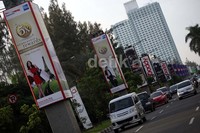 Tiang-tiang monorel tersebut kini sudah menjadi media yang efektif untuk mempromosikan sebuah produk.