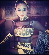 Pose-pose Cantik & Seksi Dewi Persik