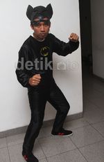 Denny Cagur Jadi Batman Cupu