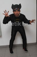 Denny Cagur Jadi Batman Cupu
