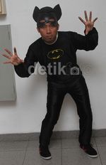 Denny Cagur Jadi Batman Cupu