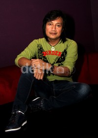 Selain berkiprah di dunia musik, berbagai kegiatan sosialpun dilakoninya seperti, menjadi Duta Lingkungan Hidup, Duta Baca Nasional hingga Supporter Kehormatan WWF Indonesia.