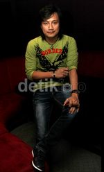 Gaya Casual Katon Bagaskara