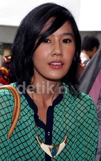 Kini Ardina Rasti terlihat cantik dengan rambut pendeknya. (Noel).