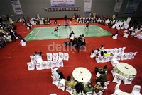 Pertandingan simulasi dimulai, usai merayakan HUT ke-62 PBSI di Pelatnas Bulutangkis PBSI Ciapyung, Jakarta.