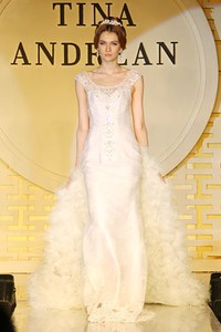 Jakarta, Indonesia - 03 Mei. Tina Andrean The Emperor Trunk Show 2013 at Grand Ballroom Hotel Mandarin Oriental. 03 Mei 2013. Jakarta. [Foto: Mohammad Abduh/Wolipop]