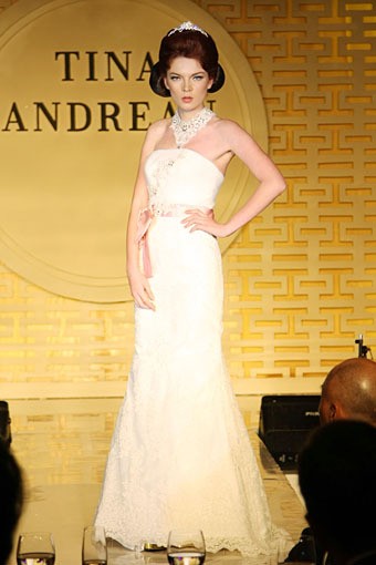 Jakarta, Indonesia - 03 Mei. Tina Andrean The Emperor Trunk Show 2013 at Grand Ballroom Hotel Mandarin Oriental. 03 Mei 2013. Jakarta. [Foto: Mohammad Abduh/Wolipop]