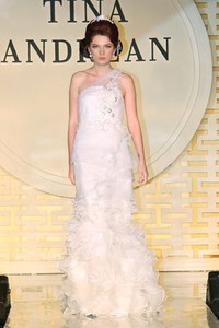 Jakarta, Indonesia - 03 Mei. Tina Andrean The Emperor Trunk Show 2013 at Grand Ballroom Hotel Mandarin Oriental. 03 Mei 2013. Jakarta. [Foto: Mohammad Abduh/Wolipop]