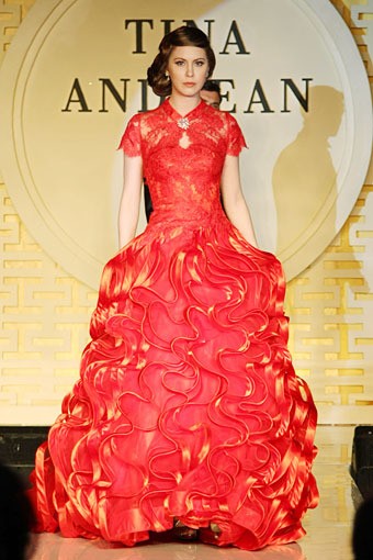 Jakarta, Indonesia - 03 Mei. Tina Andrean The Emperor Trunk Show 2013 at Grand Ballroom Hotel Mandarin Oriental. 03 Mei 2013. Jakarta. [Foto: Mohammad Abduh/Wolipop]