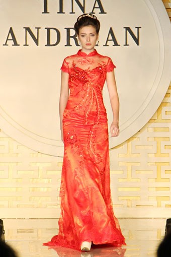 Jakarta, Indonesia - 03 Mei. Tina Andrean The Emperor Trunk Show 2013 at Grand Ballroom Hotel Mandarin Oriental. 03 Mei 2013. Jakarta. [Foto: Mohammad Abduh/Wolipop]