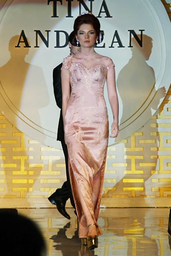 Jakarta, Indonesia - 03 Mei. Tina Andrean The Emperor Trunk Show 2013 at Grand Ballroom Hotel Mandarin Oriental. 03 Mei 2013. Jakarta. [Foto: Mohammad Abduh/Wolipop]