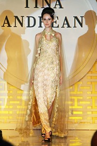 Jakarta, Indonesia - 03 Mei. Tina Andrean The Emperor Trunk Show 2013 at Grand Ballroom Hotel Mandarin Oriental. 03 Mei 2013. Jakarta. [Foto: Mohammad Abduh/Wolipop]