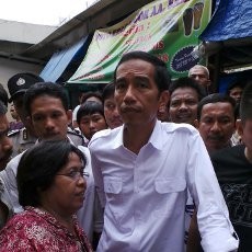 Hari Libur, Jokowi Dengarkan Curhat Pedagang Pasar Minggu