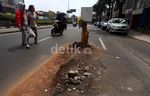 Awas, Jalan Rusak di Dewi Sartika