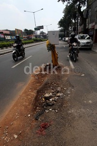 Jalan semakin berbahaya saat saat malam hari dan turun hujan.