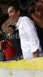 Hari Libur, Jokowi Kunjungi Pasar Minggu
