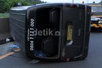 Mobil Travel Terbalik di KM 69 Tol Purbaleunyi