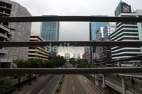 Sejumlah ruas jalan protokol di Jakarta lengang saat libur kenaikan Isa Almasih.