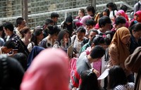 Pelaksanaan Try Out Akbar 2013, yang diikuti oleh ratusan calon mahasiswa berlangsung tertib dan lancar.