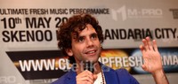 Hal tersebut disampaikan Mika dalam jumpa pers di Hotel Dharmawangsa, Rabu (8/5/2013) malam.