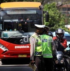Polisi & Dishub Sterilisasi Jalur TransJakarta