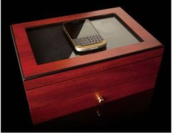 Penampakan Blackberry Q10 Emas Seharga Rp 24 Juta