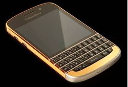 Penampakan Blackberry Q10 Emas Seharga Rp 24 Juta