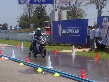 Pakai CBR250R dan Ban Michelin, 80 Km/Jam di Tikungan Tajam