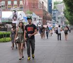 Menyelami Lautan Manusia di Orchard Road