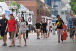 Menyelami Lautan Manusia di Orchard Road