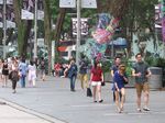 Menyelami Lautan Manusia di Orchard Road