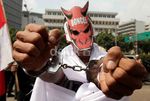 Demo Anti Narkoba di Kedubes Belanda