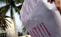 Mereka meminta pemerintah Inggris membekukan aktivitas politik Organisasi Papua Merdeka (OPM) di negara tersebut.