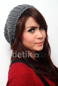 Senyum manis Momo di depan kamera. Gusmun/detikFoto.