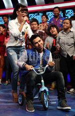 Raffi Ahmad Dihadiahi Luna Maya Sepatu