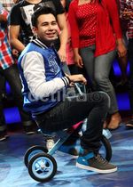 Raffi Ahmad Dihadiahi Luna Maya Sepatu