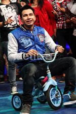 Raffi Ahmad Dihadiahi Luna Maya Sepatu