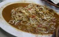 Tumis tauge (Rp. 10.000) punya rasa yang segar, gurih dan pedas. Asyik disuap bersama nasi pulen yang mengepul hangat. Taugenya tampak agak layu, tentu makin krenyes enak jika hanya ikut ditumis sebentar saja.