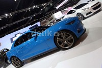 Model tersebut adalah coupe 4 pintu dengan isyarat desain yang dipinjam dari Chevrolet Camaro.