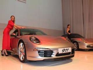 DP 50% Pengusaha Bisa Boyong Porsche ke Rumah