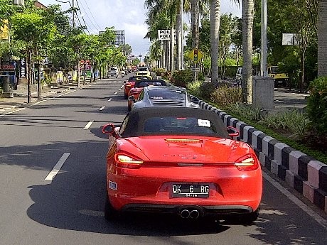 Porsche Asyiknya Dikendarai di Akhir Pekan