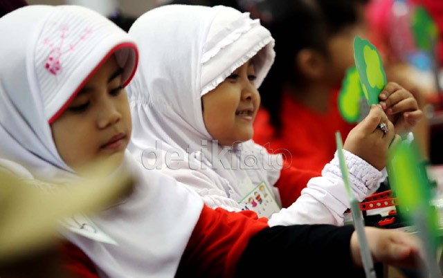1.000 Anak TK Merakit Robot