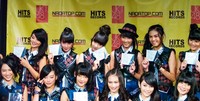 Personel JKT48 antusias saat memberi keterangan persnya terkait mini album terbarunya. (Rina Atriana).